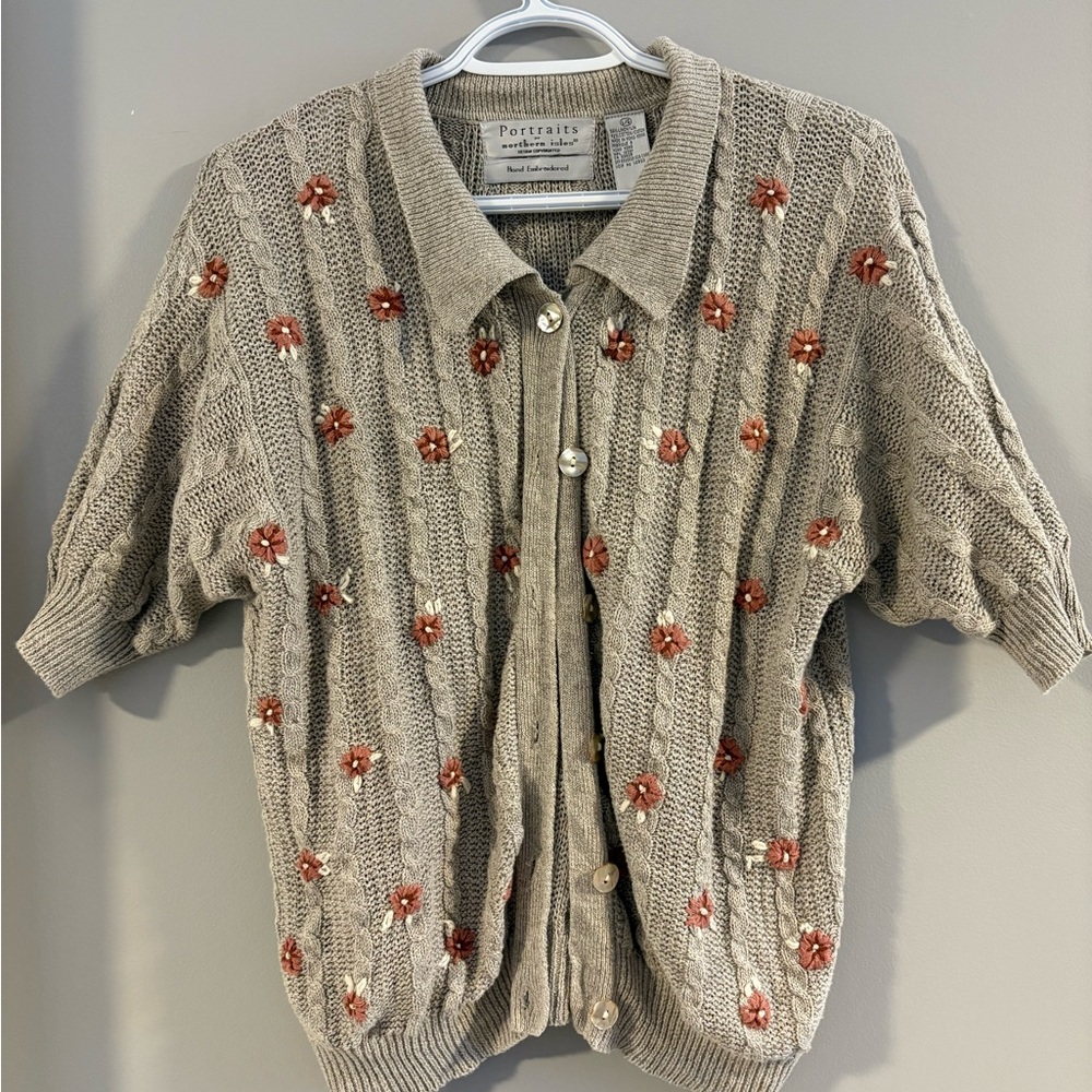 Beige vintage Knit Cardigan with Floral Embroidery